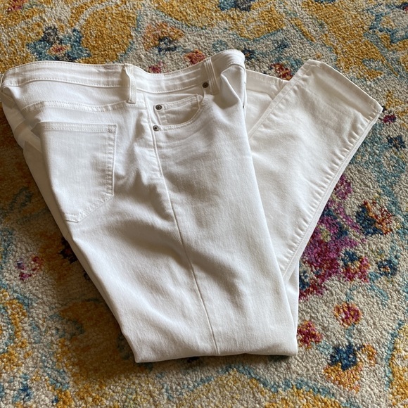 Gap Girlfriend Cut White Denim - Picture 5 of 5